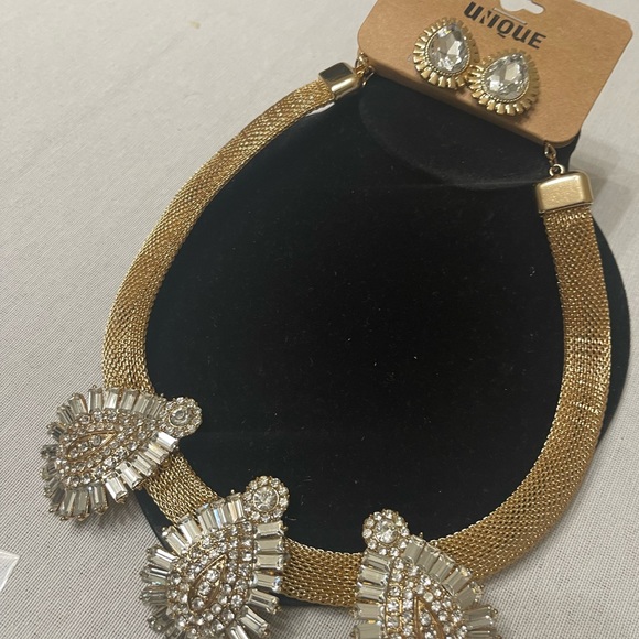 Teardrop crystal necklace set - Picture 4 of 8